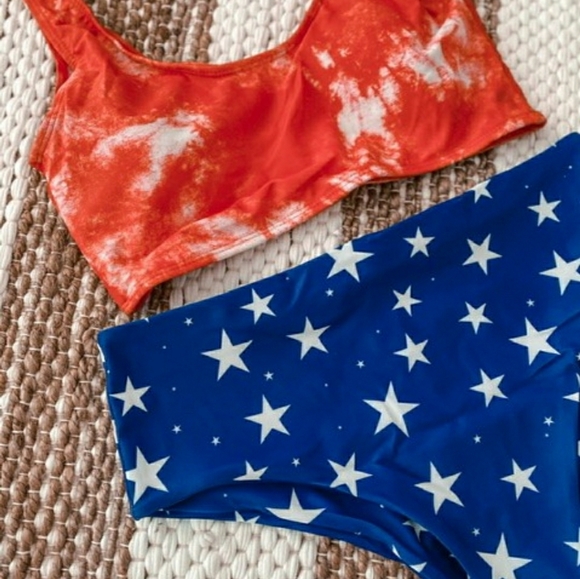 Party In USA Bikini - Picture 2 of 2